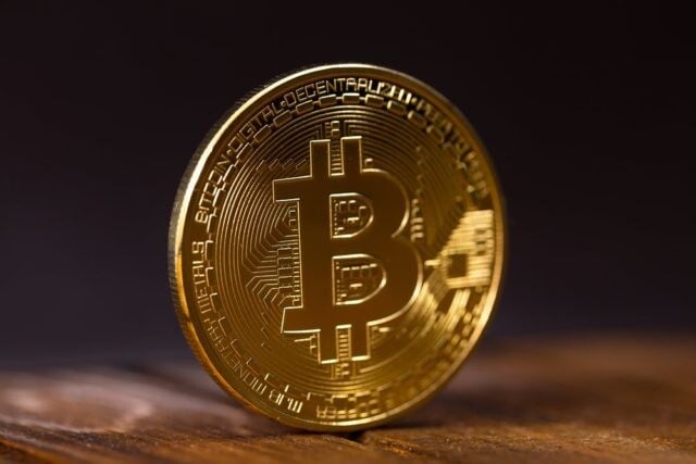 hogyan lehet pénzt keresni a bitcoin árfolyamon