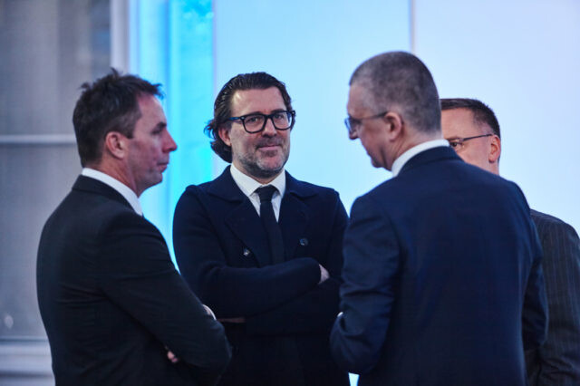 Váradi József (Wizz Air), Andrea Sartori (KPMG), Robert Stöllinger (KPMG) és Juraj Vaculik (Aeromobil, háttal). Forbes Évindító Gála - 2018. január