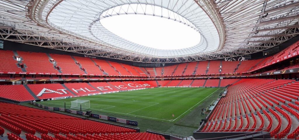 A Katedrálisnak becézett, 2013-ban átadott ultramodern és gyönyörű bilbaói stadion, a San Mamés