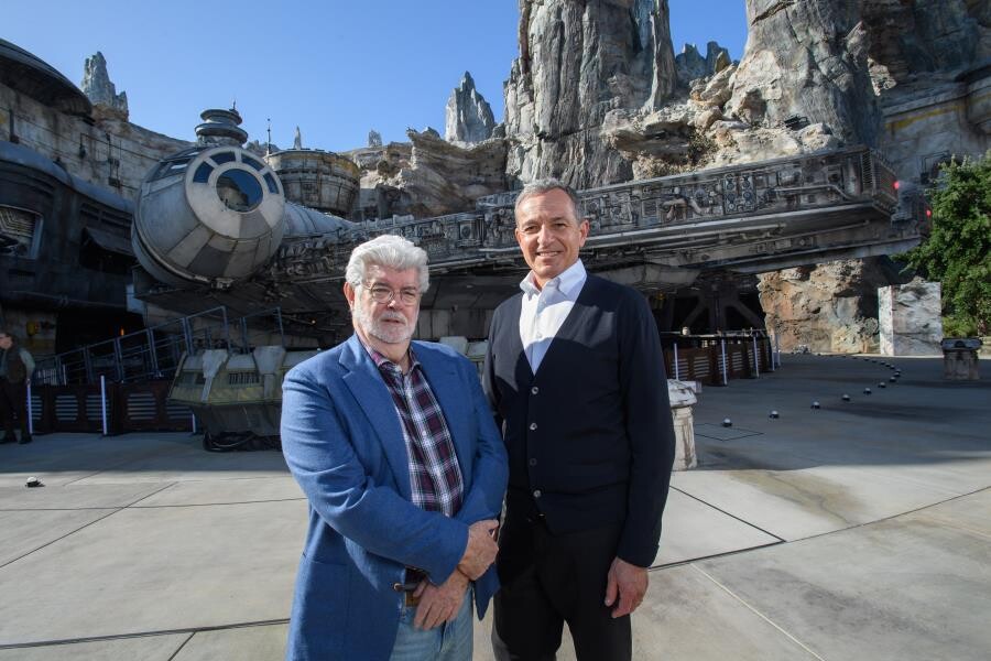 George Lucas és Bob Iger a kaliforniai Disneylandben. Fotó: Robert Iger Twitter-oldal